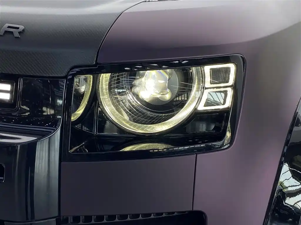 Land Rover Defender 2022 110 P400 Dark Special Edition фото 11