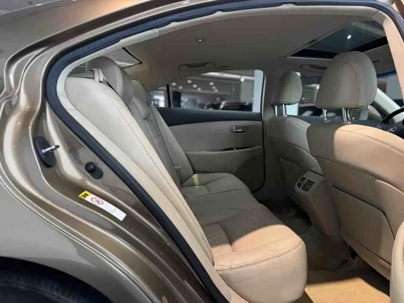 Фото 5 - Lexus ES