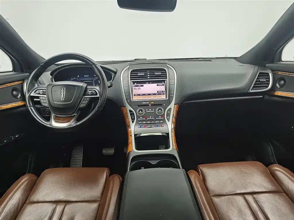 LINCOLN NAVIGATOR (IMPORT)