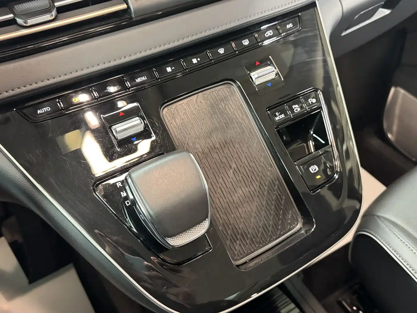 Hongqi HQ9 PHEV 2024 Model 2.0T AWD Luxury Edition фото 7