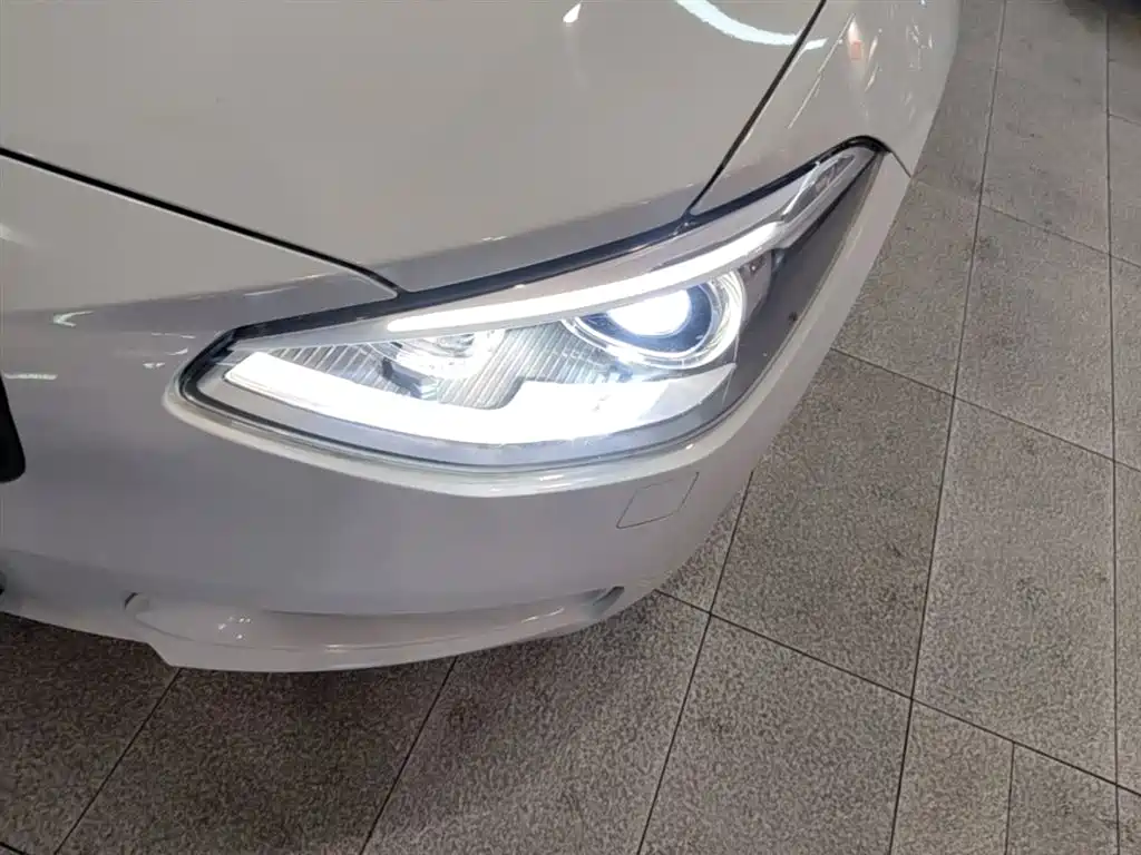 BMW 1 Series (Import) 2013 Facelift 116i Urban Model фото 24