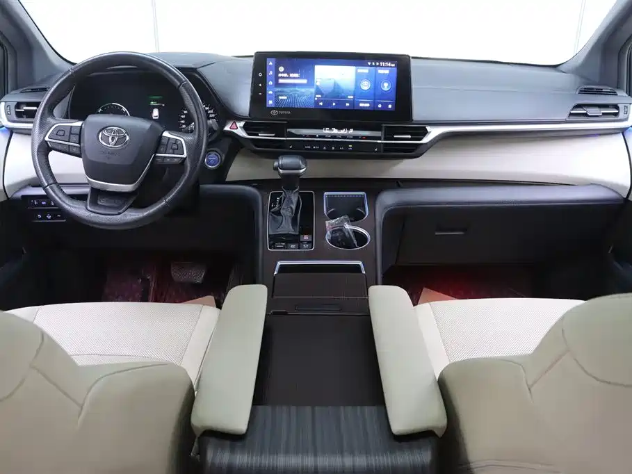 Toyota Granvia 2022 2.5L Hybrid Premium Edition фото 22