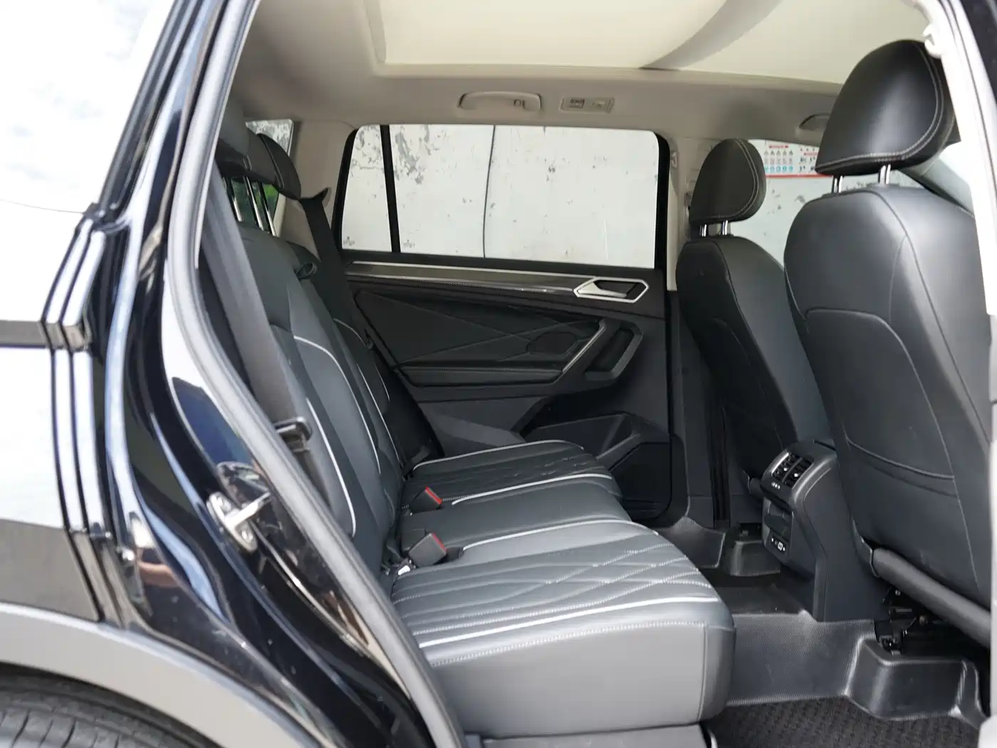 Volkswagen Tiguan L 2025 2025 330TSI Automatic 2WD R-Line Dragon Glory Edition