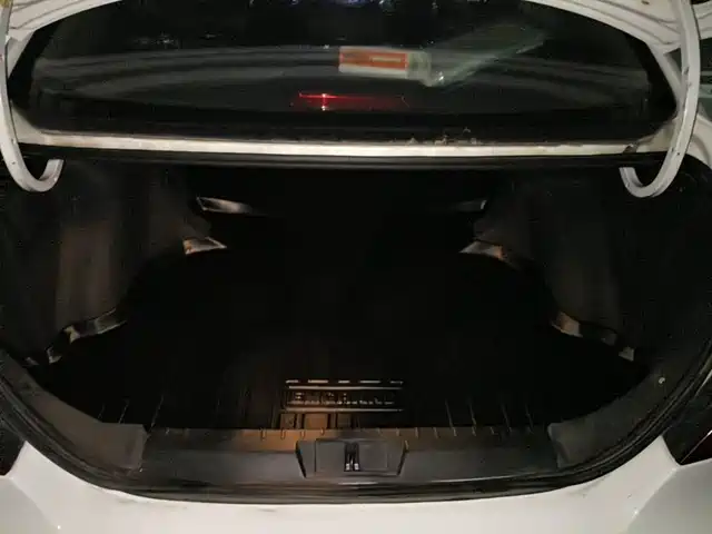 Geely Emgrand 2017 Sedan Million Edition 1.5L Manual Upward — фото 5