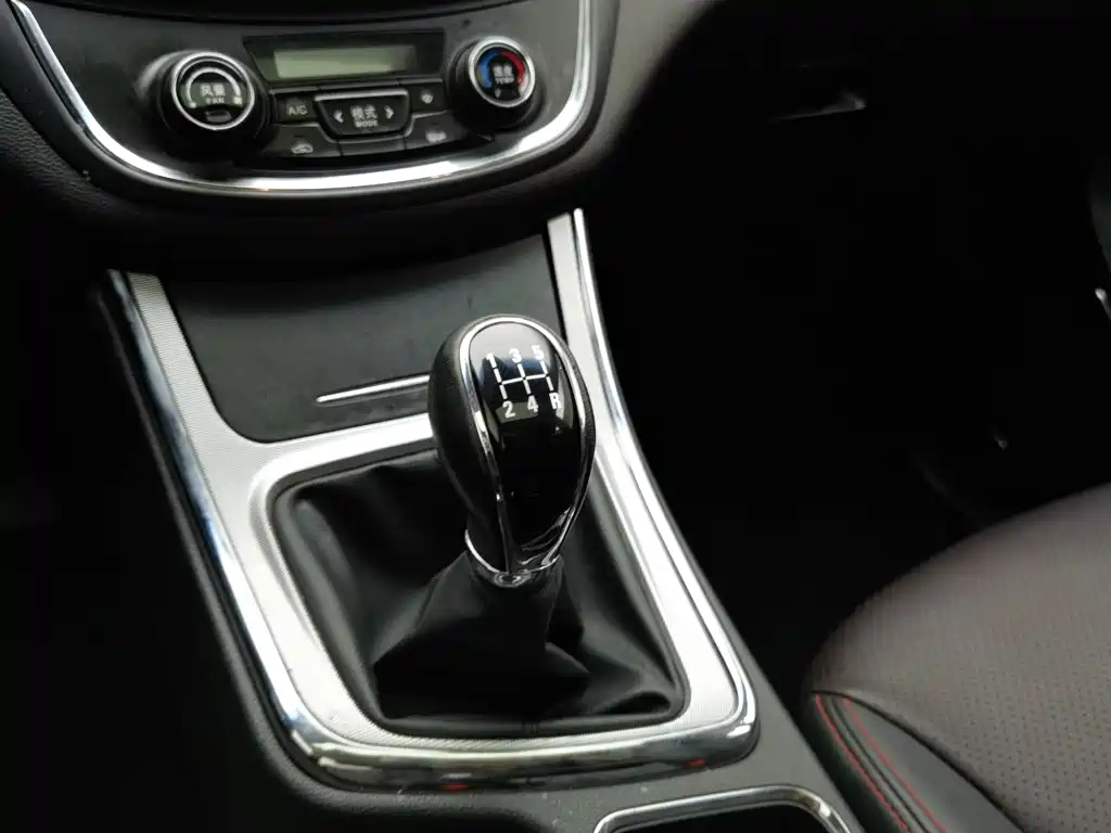 Baojun 560 2016 2015 1.8L Manual Luxury