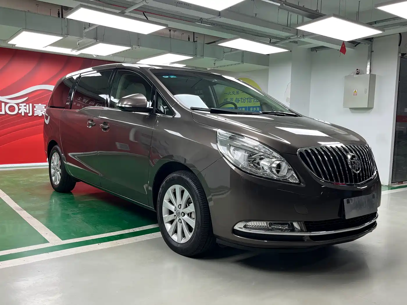 Buick GL8 2013 2.4L CT Luxury Business Comfort Edition фото 3