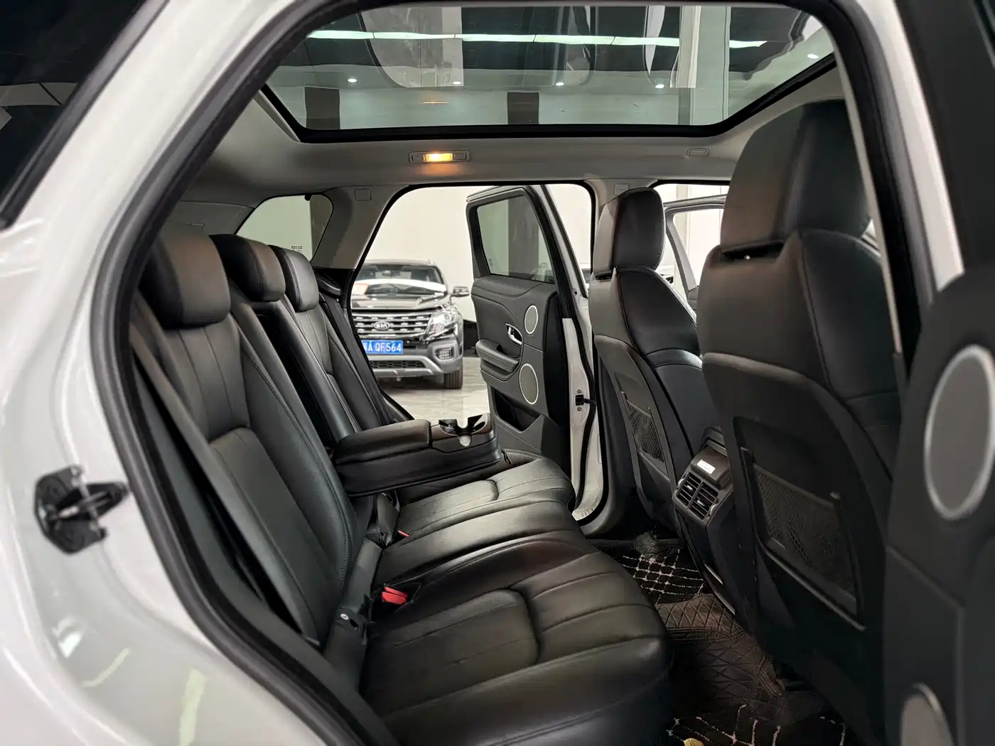 Land Rover Range Rover Evoque 2017 2.0T SE Smart Shine Edition фото 16
