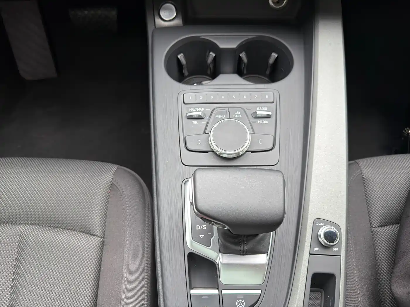 Audi A4L 2019 40 TFSI Progressive (China V) фото 14