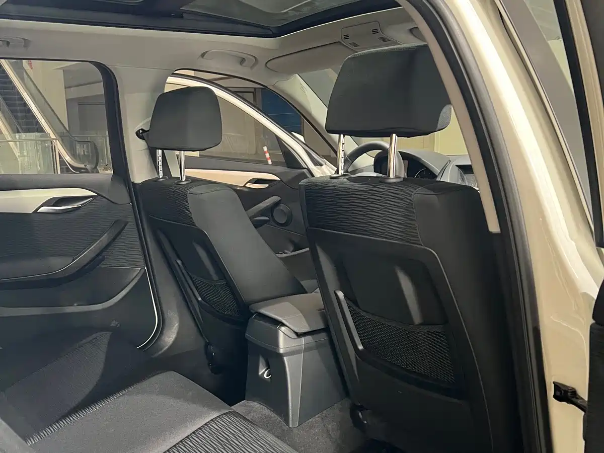 BMW X1 2014 sDrive18i Fashion Edition фото 6