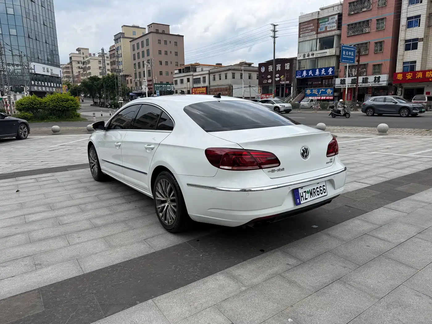 Volkswagen FAW-Volkswagen CC 2016 Model 1.8TSI Luxury фото 4