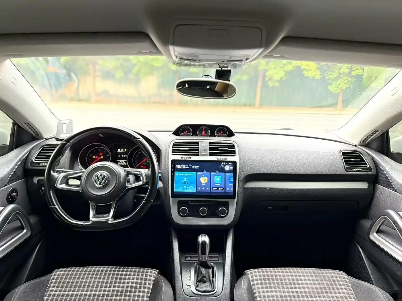Volkswagen Scirocco 2015 1.4TSI Trend Edition фото 4