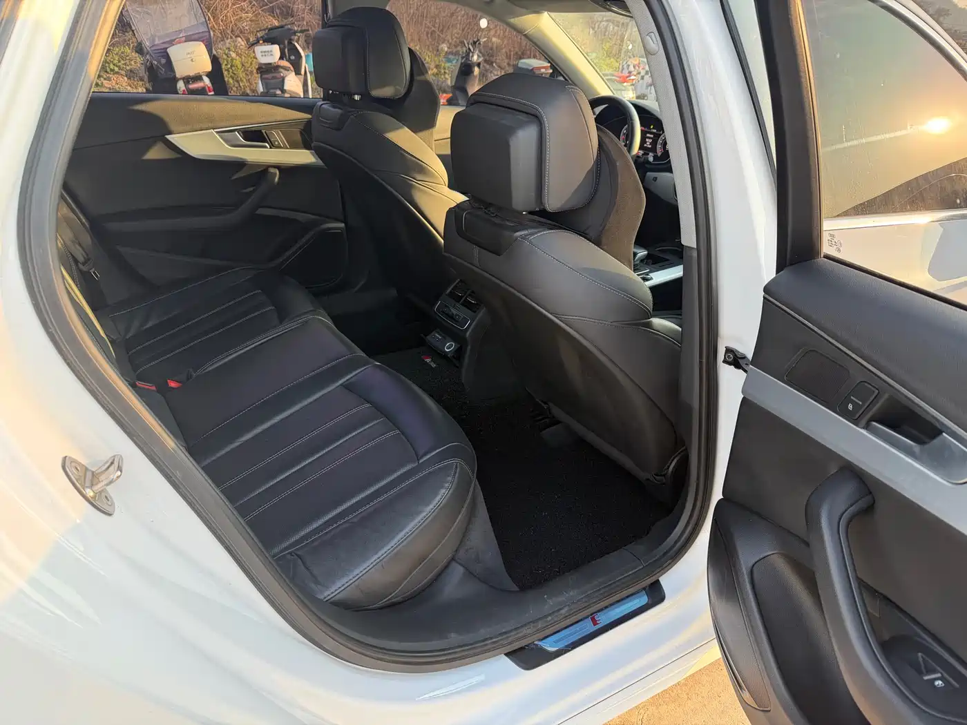 Audi A4L 2023 40 TFSI Luxury Sport фото 22