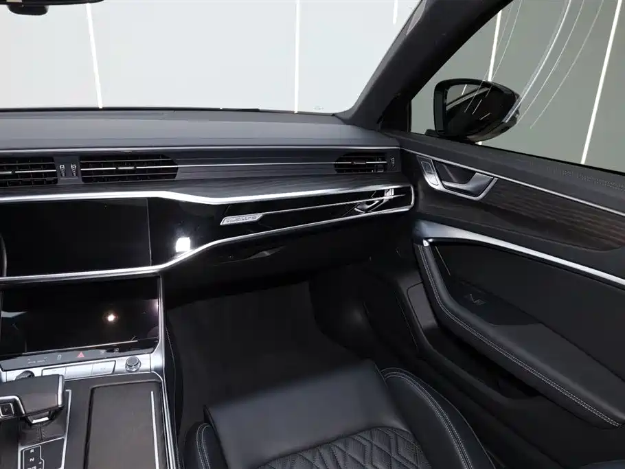 Audi A6L 2025 45 TFSI quattro Premium Sport + Exclusive Package фото 27