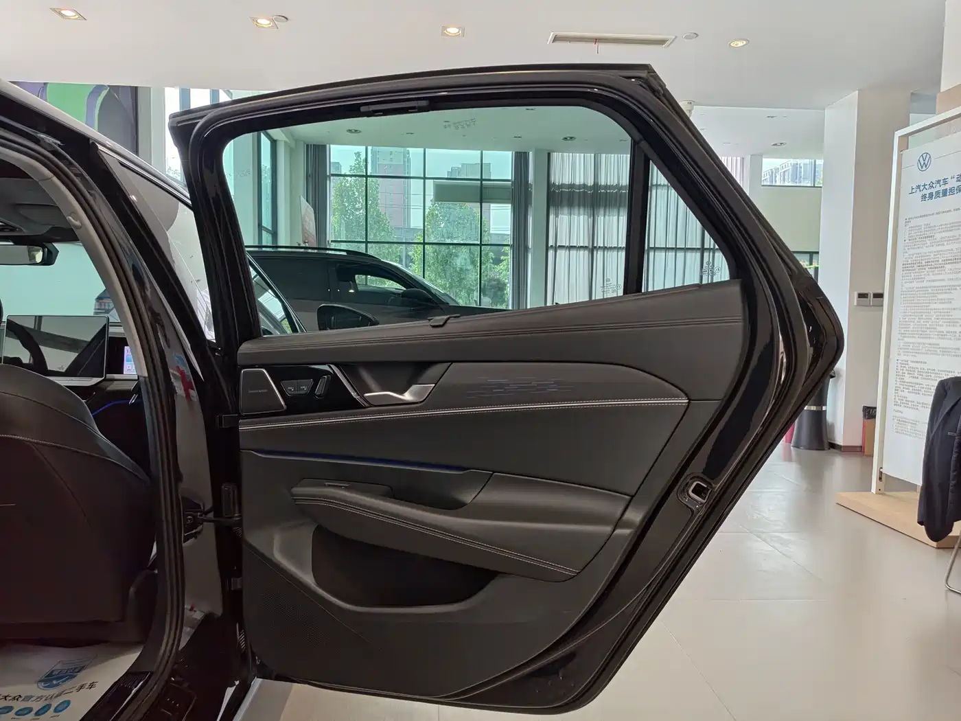 Volkswagen Passat 2025 Pro 380TSI Dragon Prestige Edition фото 7