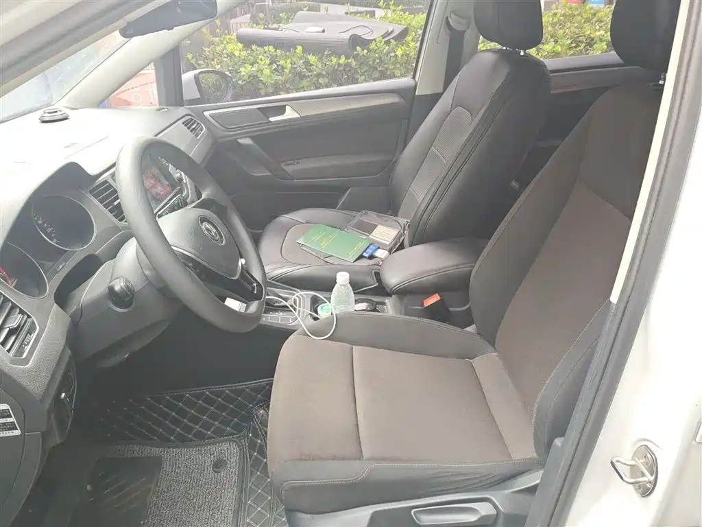 Volkswagen Golf Sportsvan 2016 1.6L Automatic Comfort фото 8