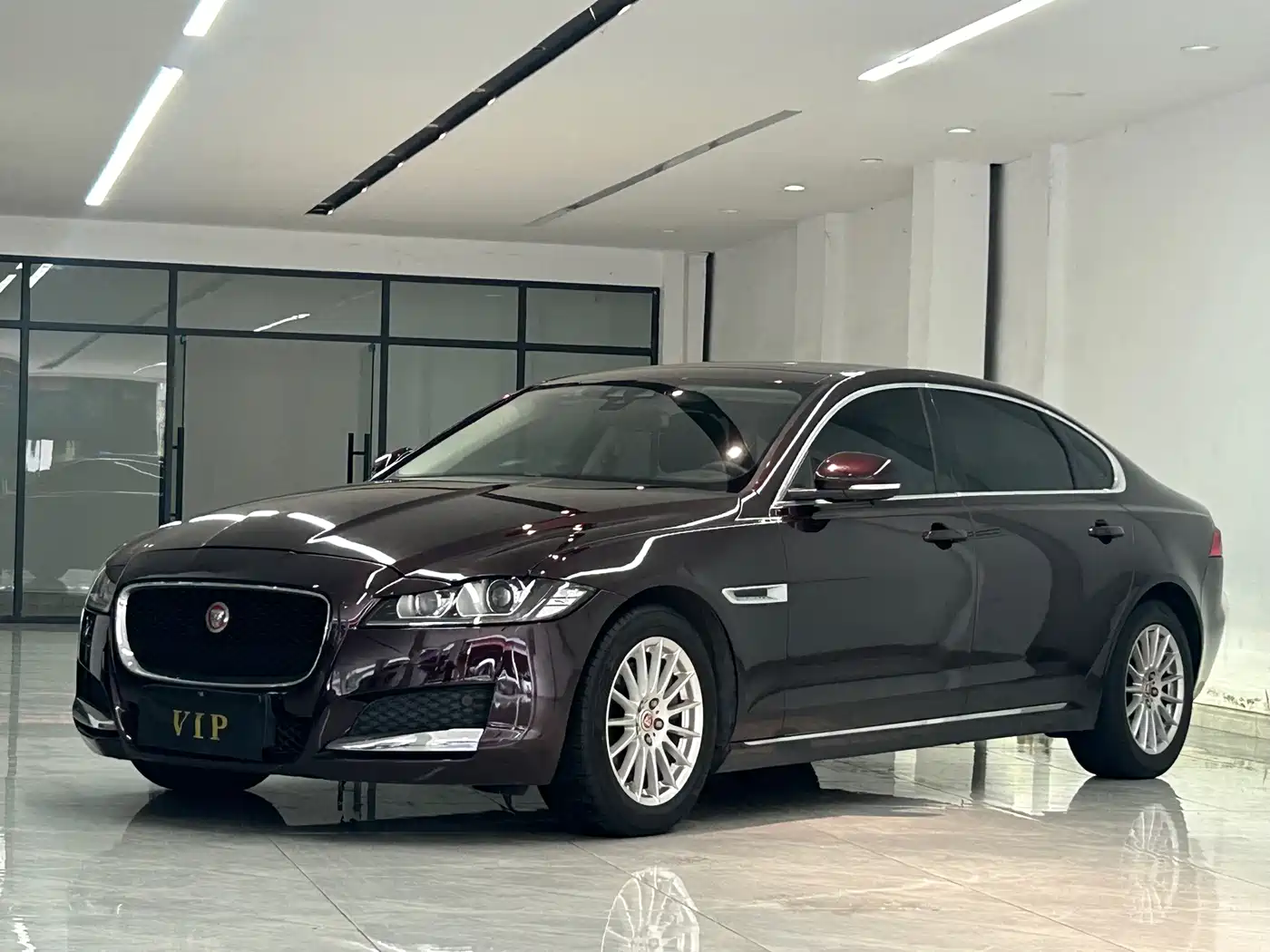 Photo 1 - Jaguar XFL