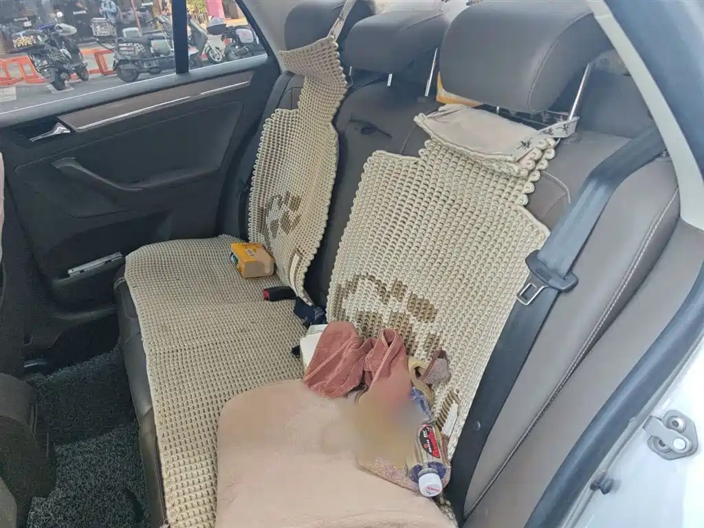 Volkswagen Bora 2014 1.6L Automatic Comfort Edition фото 15