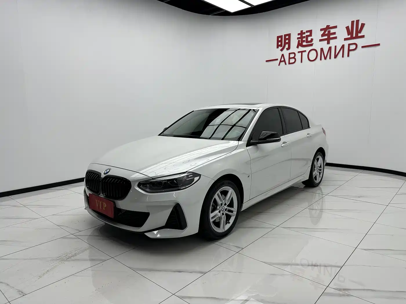 BMW 1 Series 2023 120i M Sport Shadow Edition фото 4