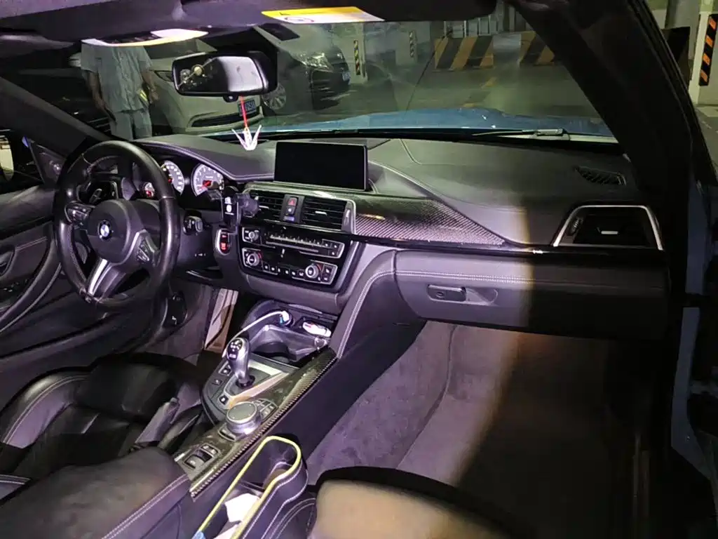 Photo 11 - BMW M4
