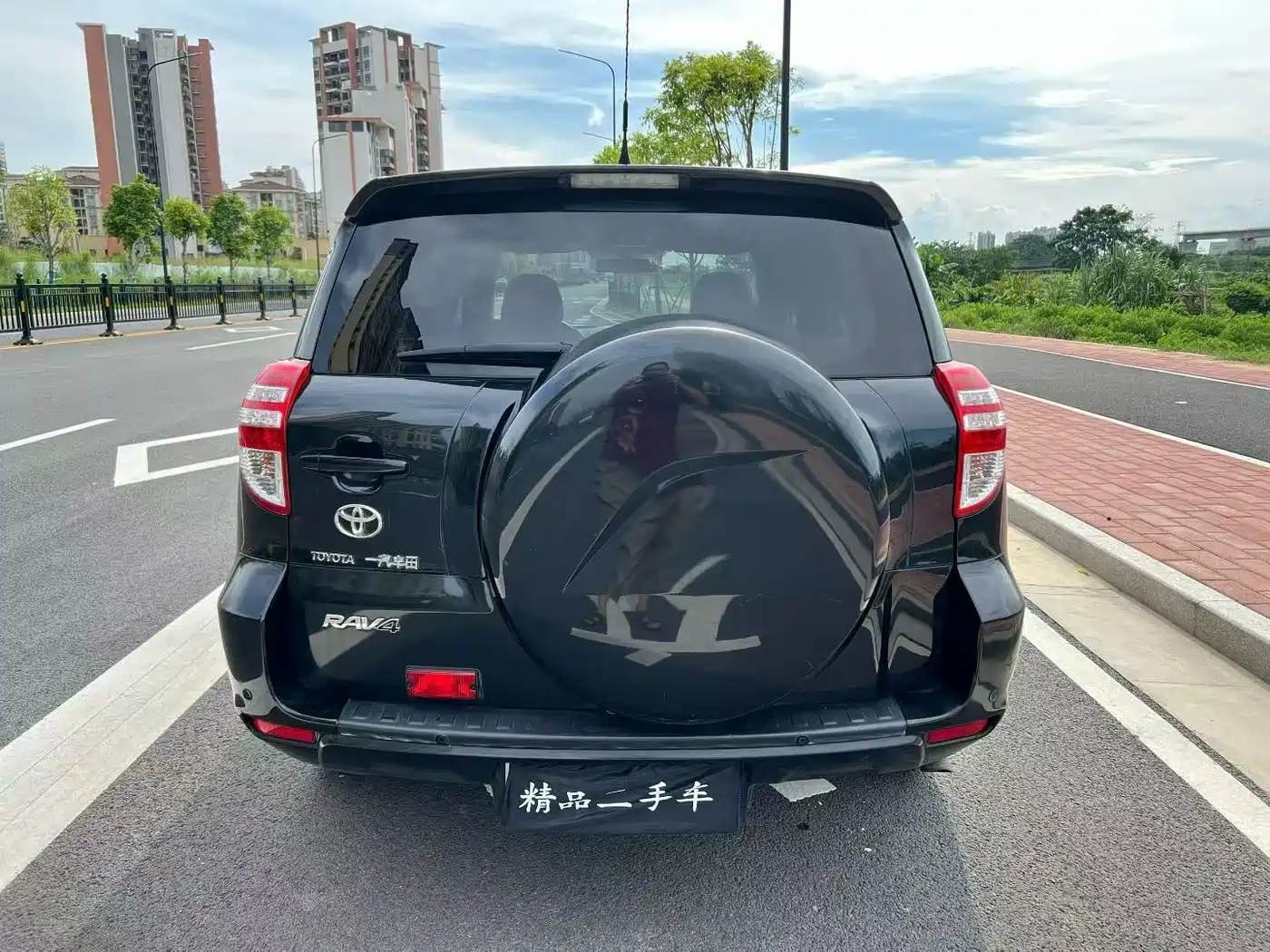 Photo 5 - Toyota RAV4 Rongfang