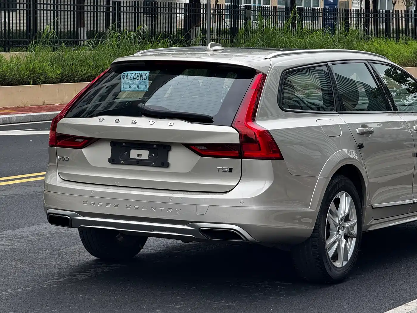 Фото 21 - Volvo V90