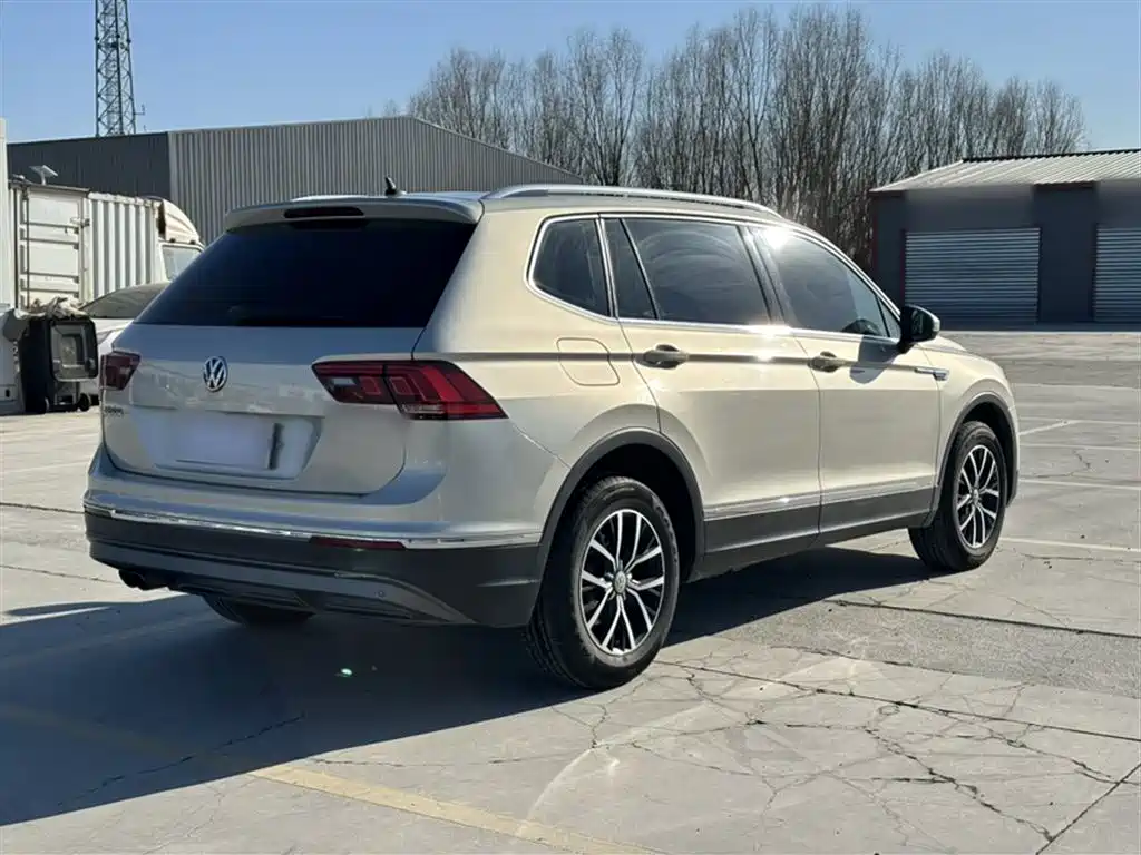 Volkswagen Tiguan L 2017 330TSI Automatic 2WD Luxury Edition фото 27
