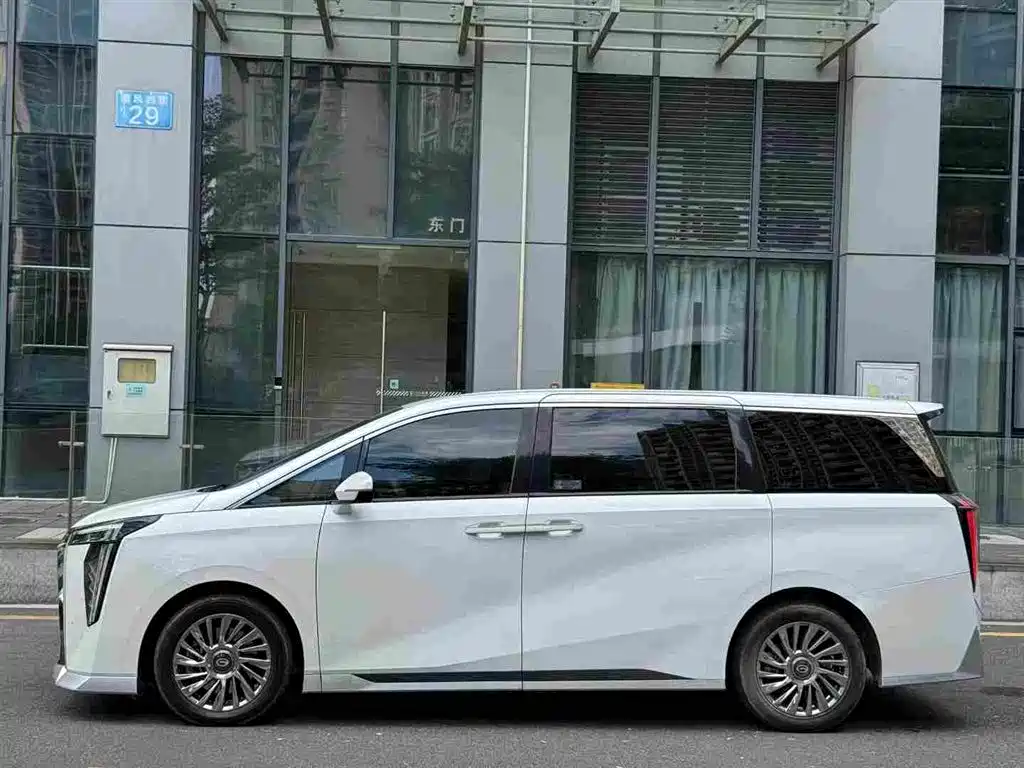 Photo 3 - GAC Trumpchi M8