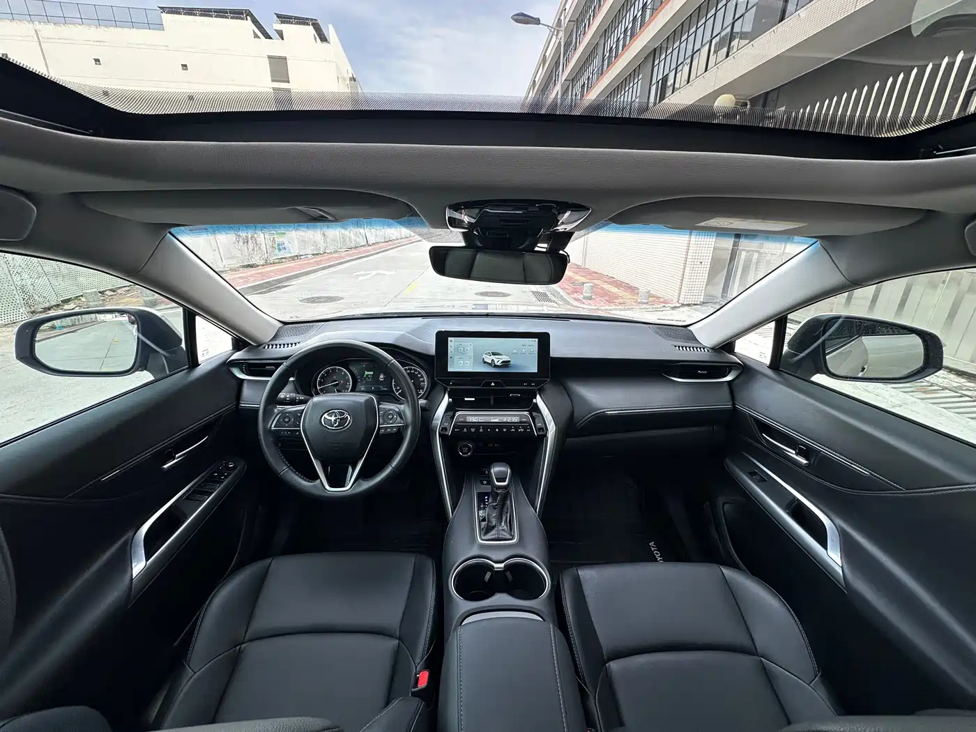 Toyota Venza 2024 2.0L CVT 2WD Luxury Edition фото 5