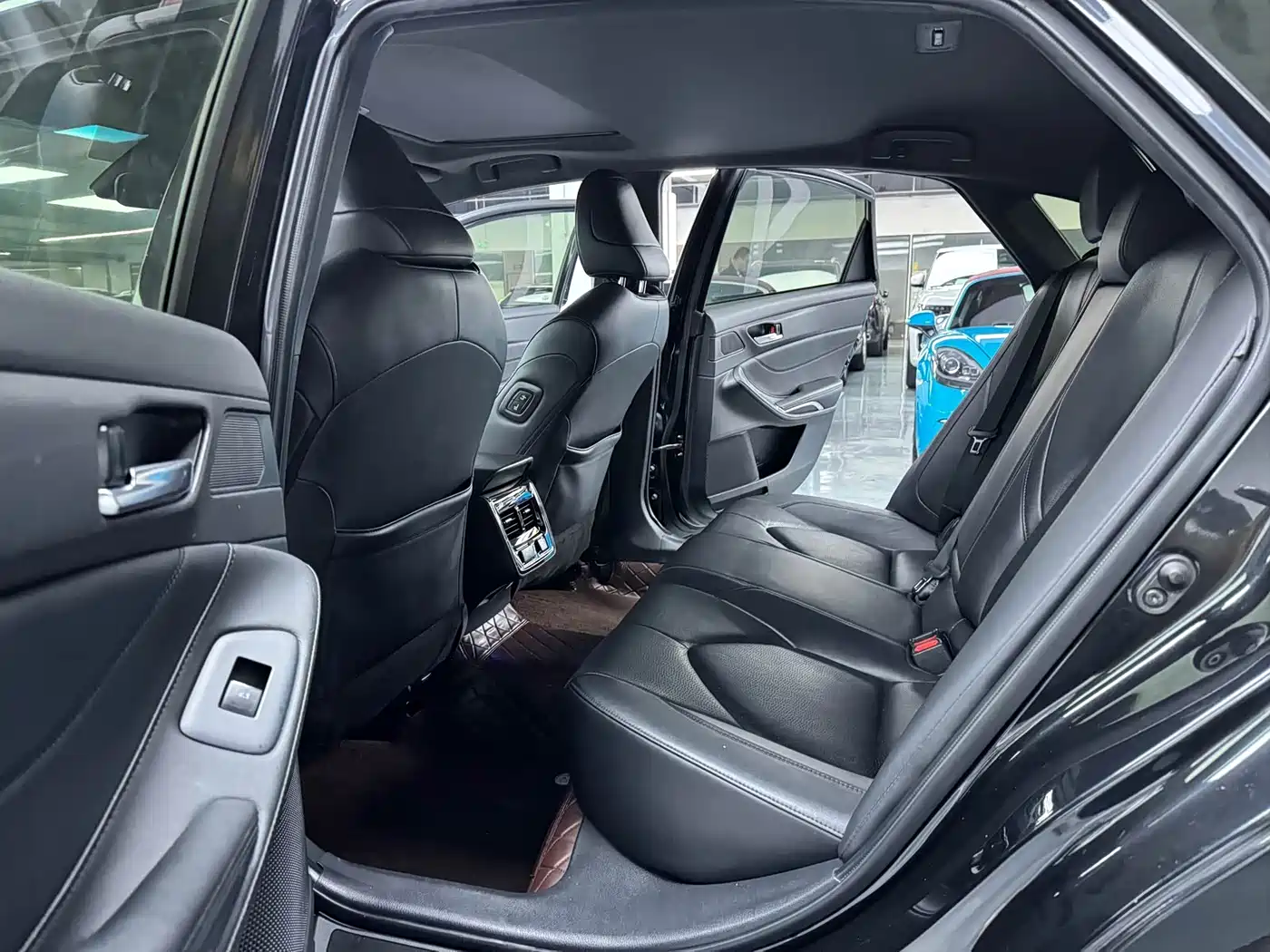 Toyota Avalon 2022 2.0L XLE Premium фото 6