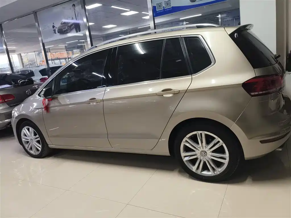 Volkswagen Golf Sportsvan 2016 230TSI Automatic Luxury фото 5