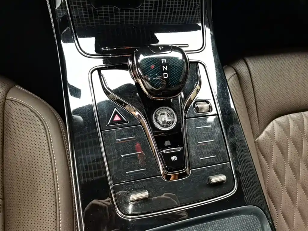 BYD Han 2022 DM-i 121KM Premium фото 14