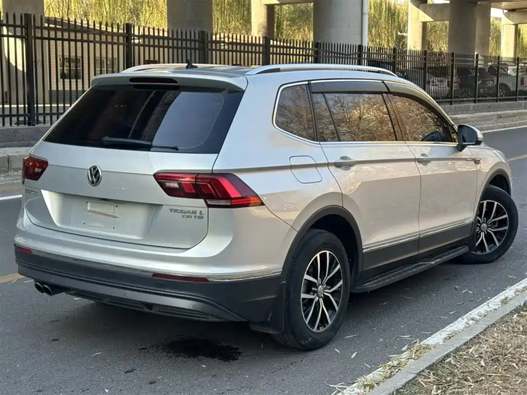 Volkswagen Tiguan L 2018 Facelift 330TSI Automatic 2WD Luxury Edition фото 25