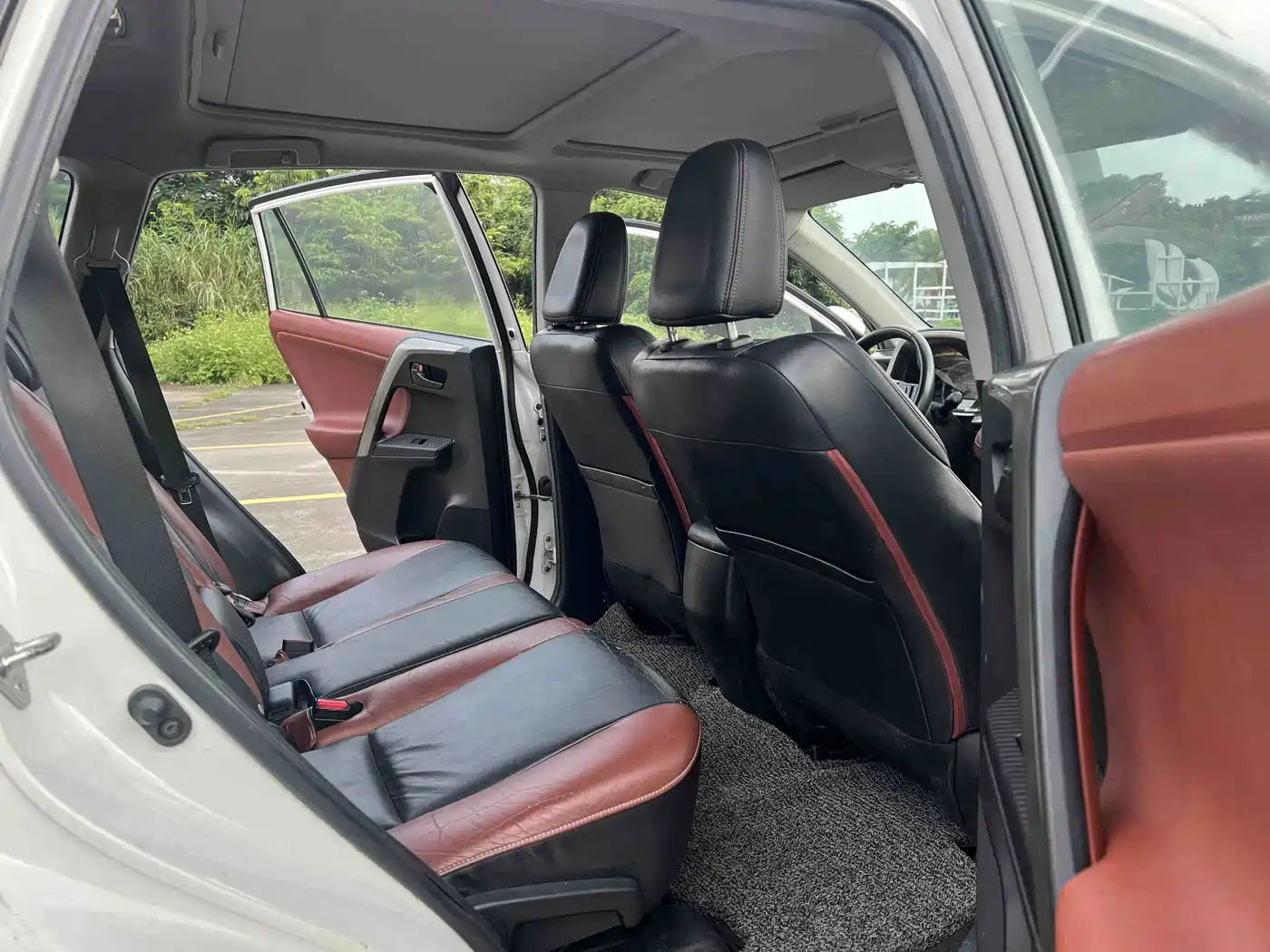 Фото 9 - Toyota RAV4