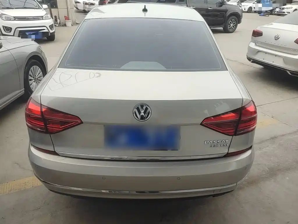 Volkswagen Passat 2016 330TSI DSG Executive Edition фото 6