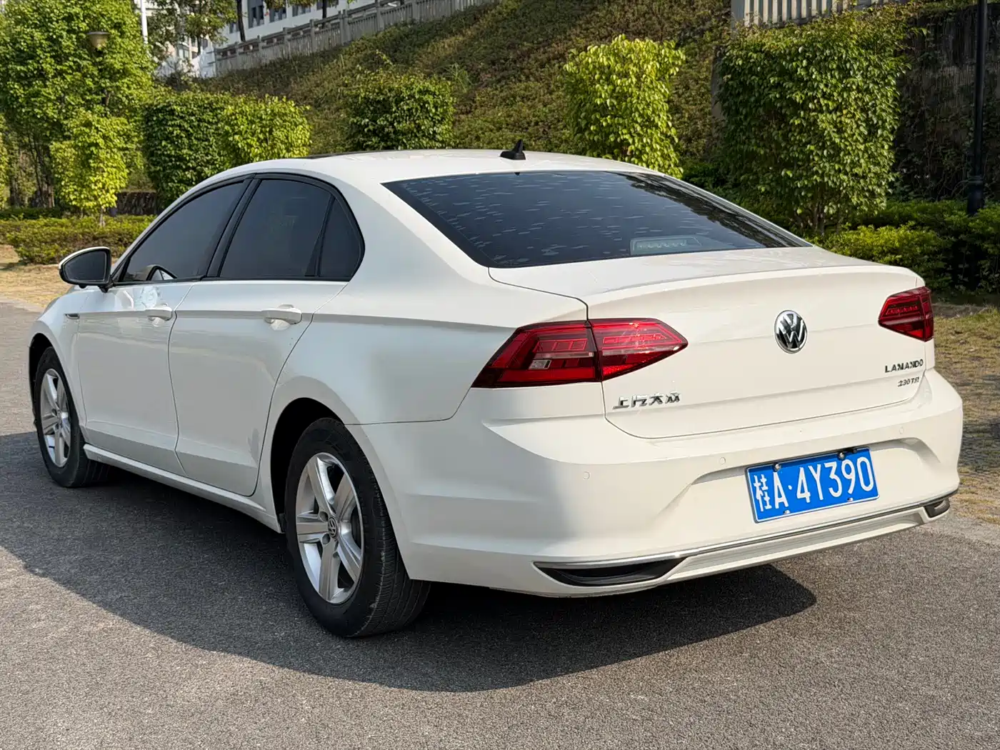 VOLKSWAGEN LINGDU