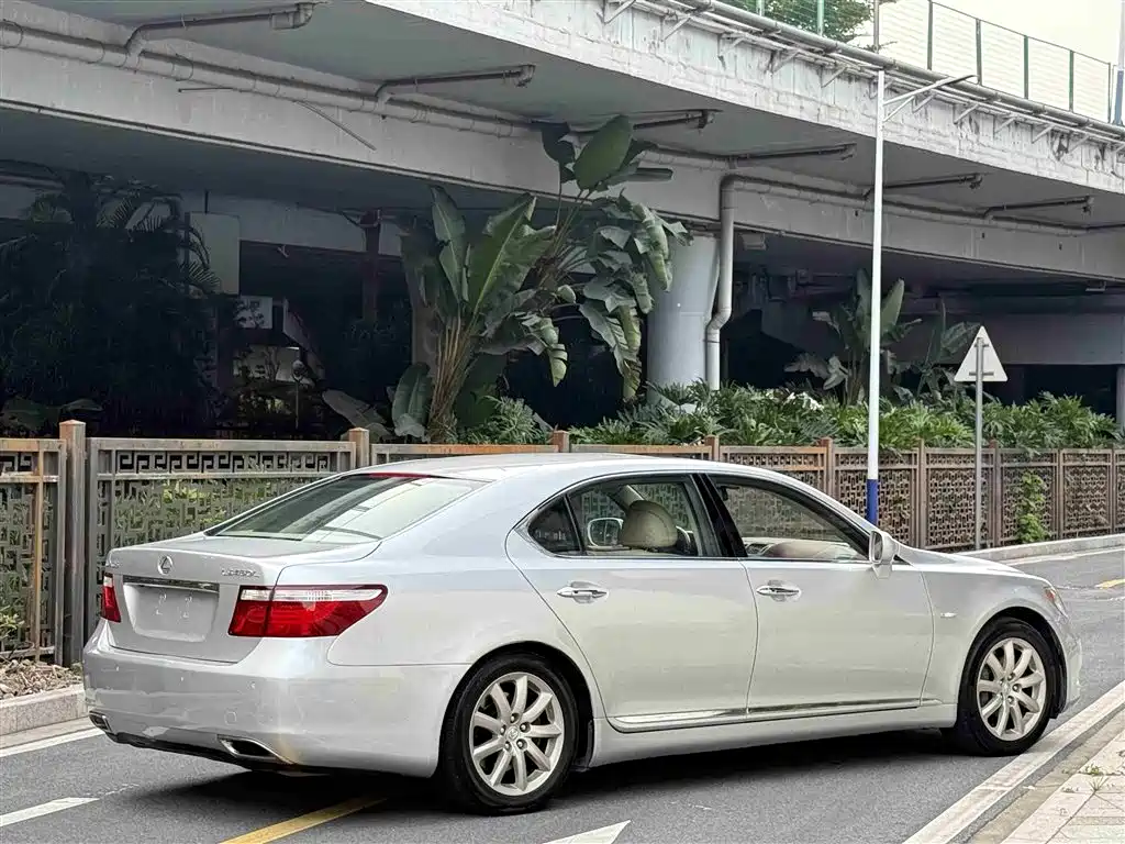 Lexus LS 2006 Model 460 фото 26