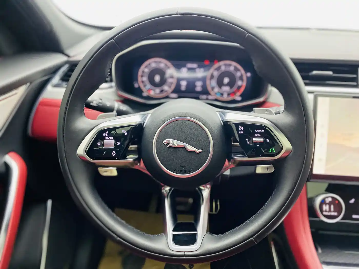 Jaguar F-PACE 2024 2024 P250 R-Dynamic SE