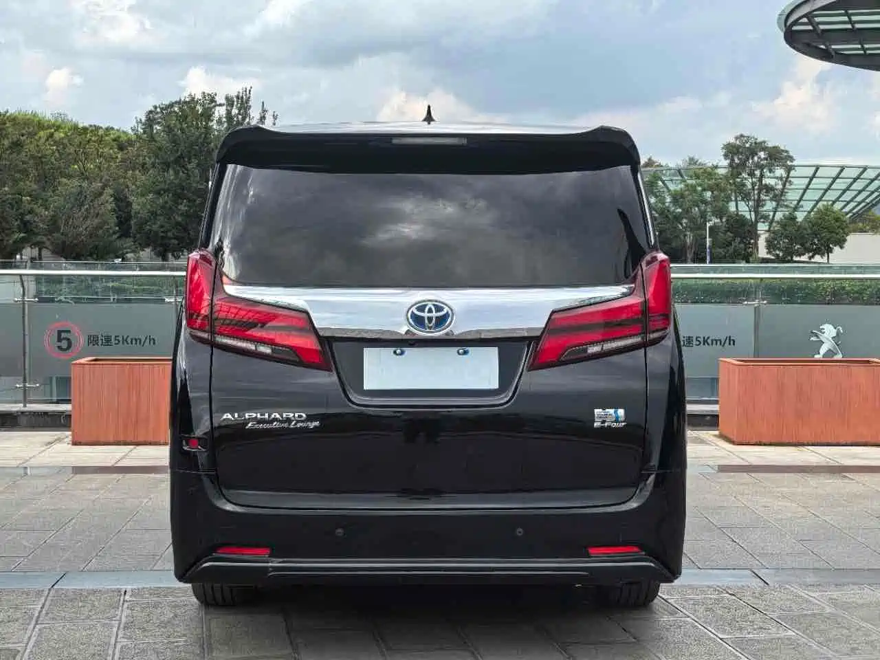 Toyota Alphard 2021 Hybrid 2.5L Premium фото 17