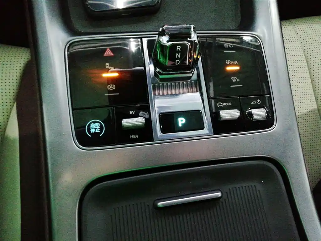 BYD Seal 2023 DM-i 1.5L 121km Premium фото 11