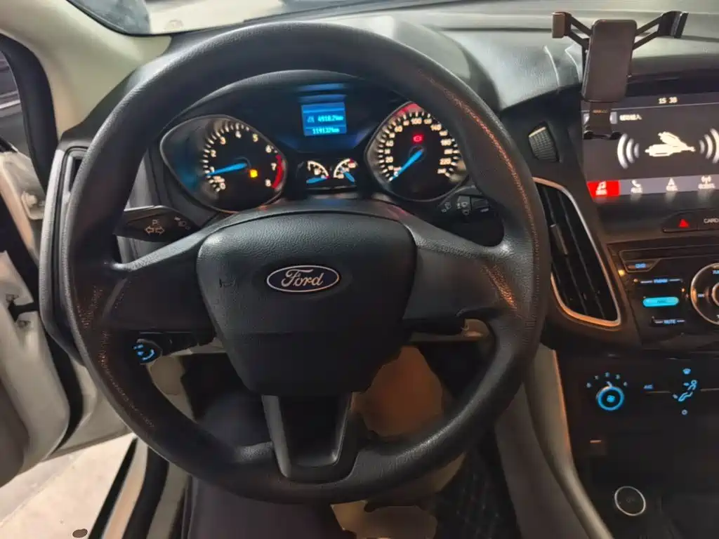 Photo 11 - Ford Focus