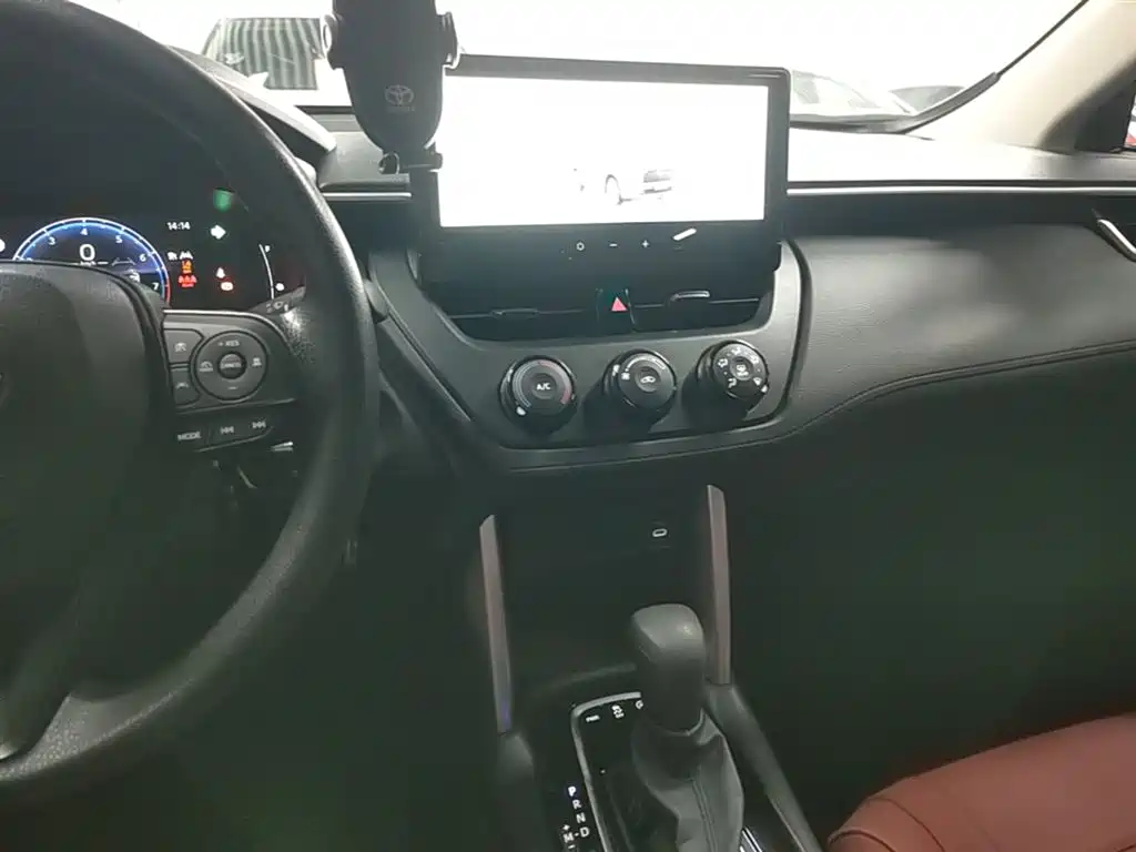 Toyota Corolla Cross 2023 2.0L Pioneer Edition фото 13