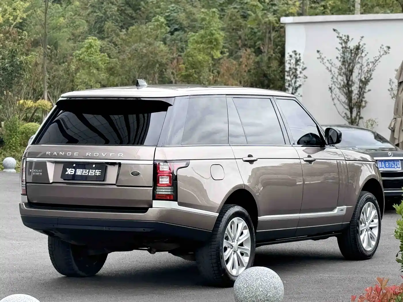 Photo 16 - Land Rover Range Rover