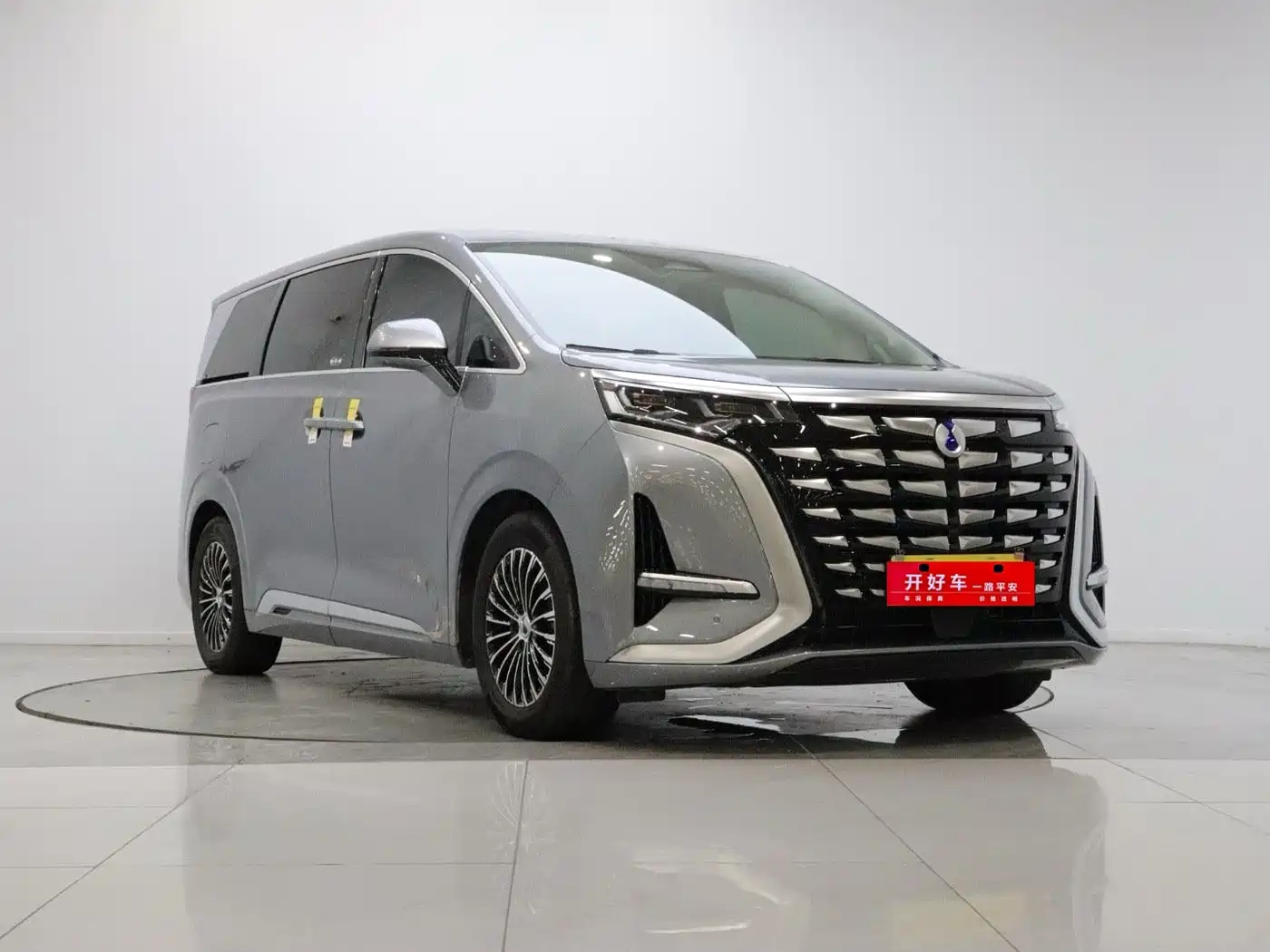 Denza D9 2023 2022 DM-i 970 AWD Flagship