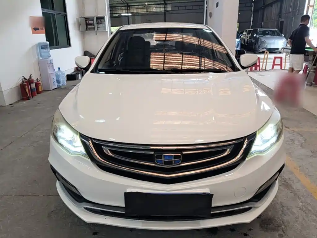 Фото 3 - Geely Vision