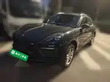 Photo 2 - Porsche Macan