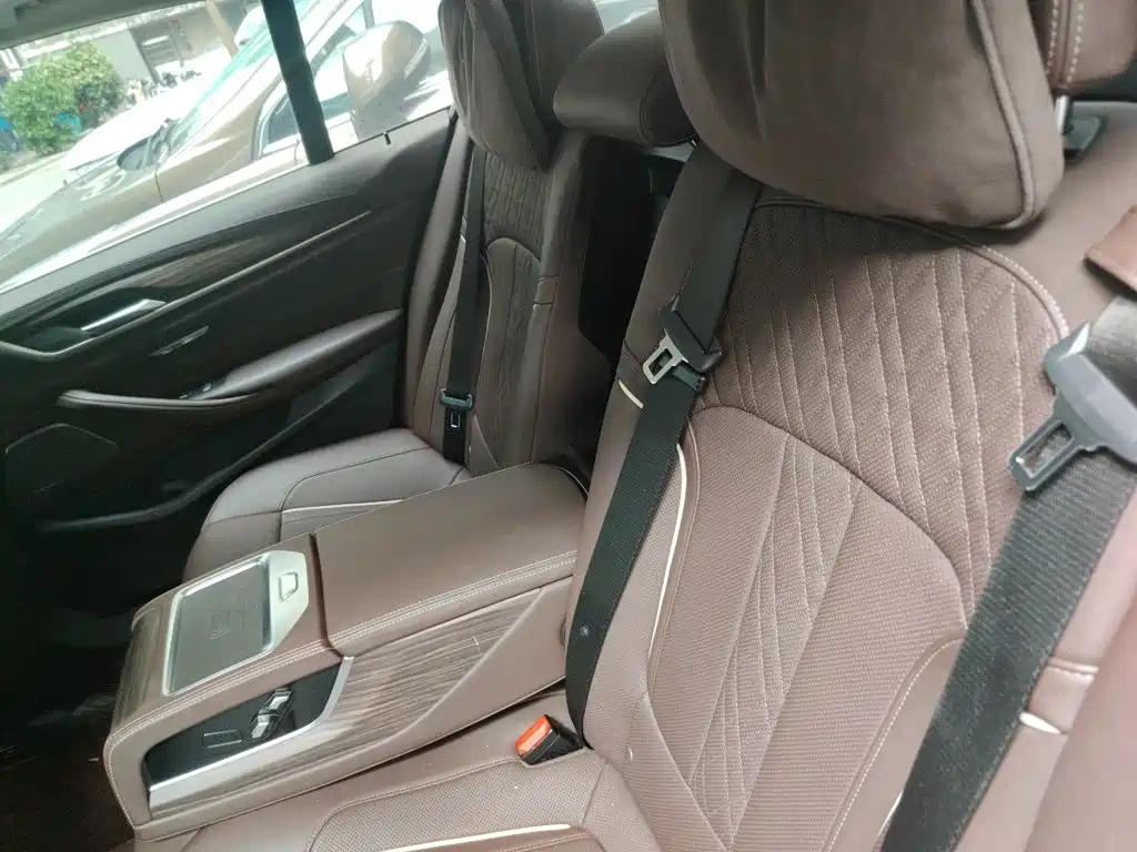 Photo 15 - BMW 5 Series