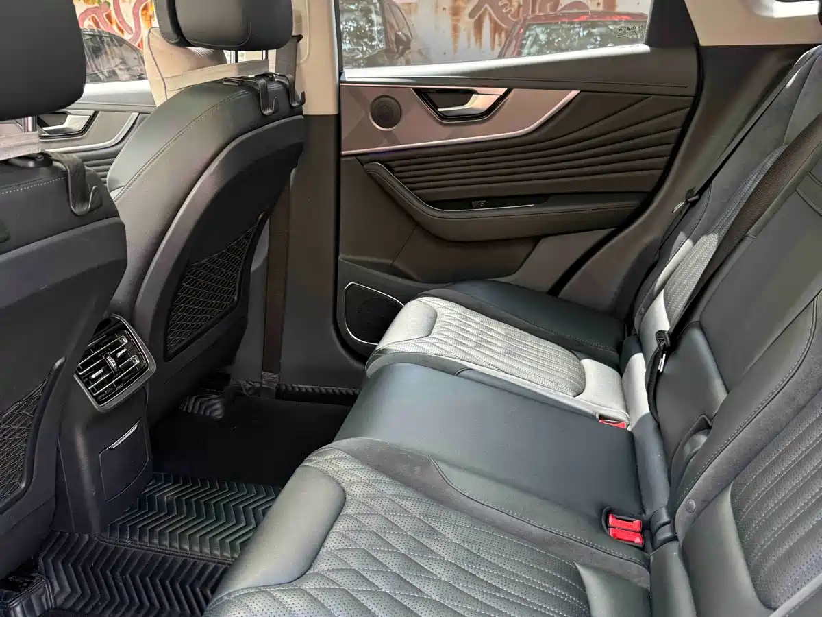 Фото 9 - Hongqi HS5