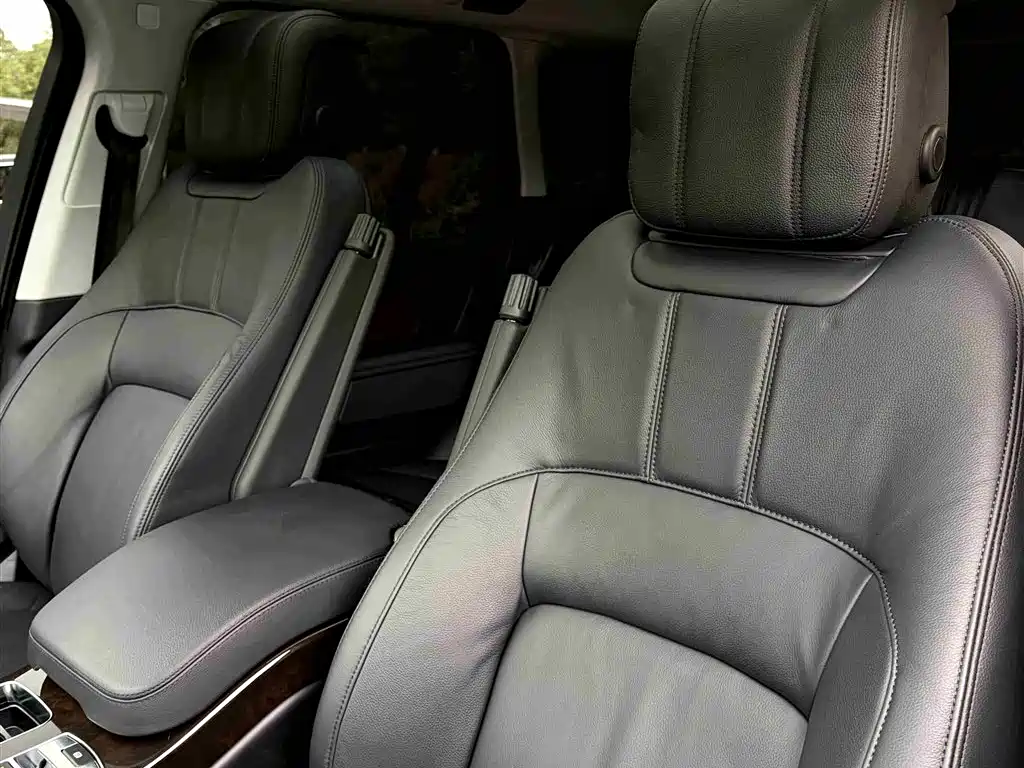 Land Rover Range Rover 2021 3.0 L6 Golden Age Edition фото 14