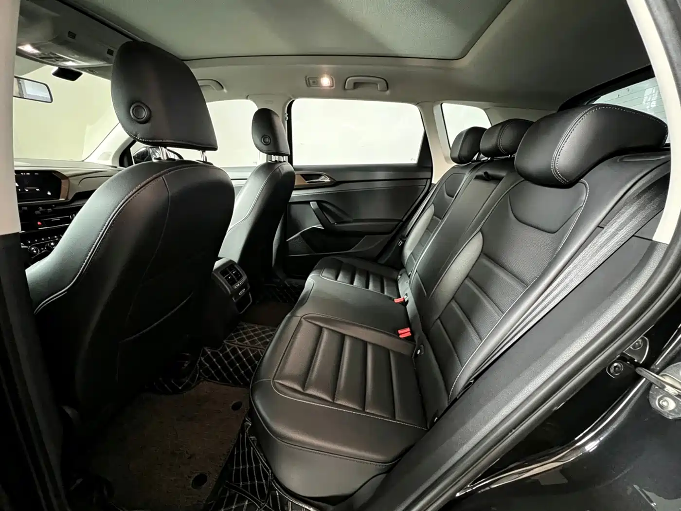 Volkswagen Tharu 2020 330TSI 4WD Luxury Edition China VI фото 19