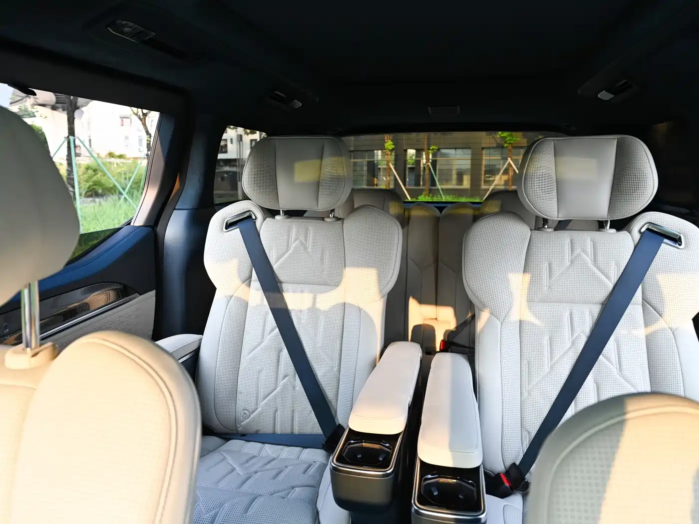 ZEEKR 009 2025 2024 6-seat Executive AWD 108kWh